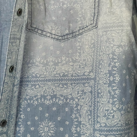 American Eagle patterned button-down denim shirt - Picture 3 of 4